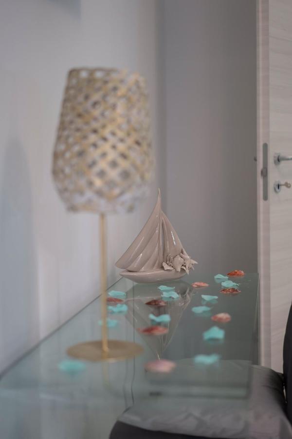 شقة New In!Amalie At Santa Lucia نابولي المظهر الخارجي الصورة