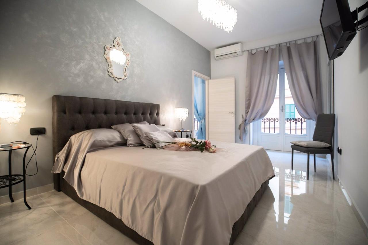 شقة New In!Amalie At Santa Lucia نابولي المظهر الخارجي الصورة